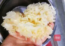 Recipe for Tremella, Lotus Seed and Red Date Soup 3