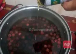 Illustration of how to make canned cherries 3