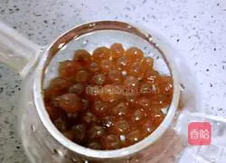 Illustration of how to make pearl milk tea 18