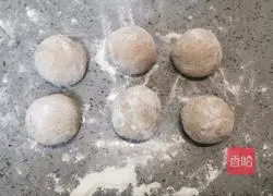 Black Whole Wheat Lotus Leaf Cake Recipe Illustration 7