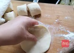 Illustration of how to make vegetarian steamed buns 7