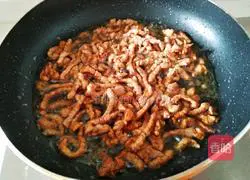  Illustration of how to make Yangzhou dried shredded fried pork 9