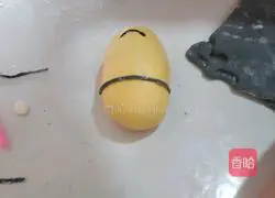 Illustration of how to make cartoon minion bags 2