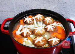 Mushroom Corn Pork Ribs Soup Recipe Illustration 11