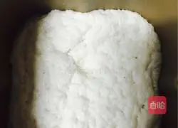 Illustration of how to make steamed buns stuffed with Chinese cabbage stuffing 3