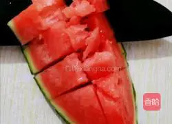 Illustration of how to make watermelon juice 3