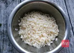 Illustration of how to make carrot and lotus root cake 2