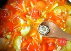 Illustration of how to make tomato sauce, luffa and mushroom soup 15