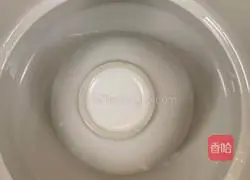 Illustration of how to make black-bone chicken stewed with anhydrous Korean ginseng (Minnan dripping soup) 4