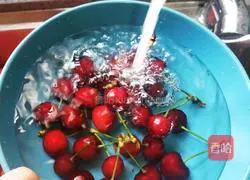 Illustration of how to make cherry oatmeal yogurt cup 2