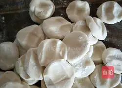 Illustration of making dumplings stuffed with shepherd's purse 4