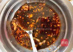 Illustration of how to make celery and pork dumplings 6