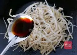 Illustration of how to make scrambled eggs with enoki mushrooms 7