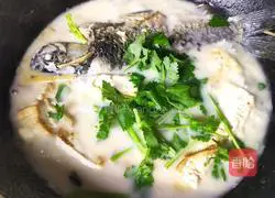 Nutritional milk white crucian carp tofu soup recipe 11