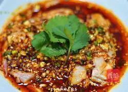 Illustration of how to make red-oiled chicken with saliva 9