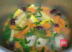 Illustration of how to make carrot and corn ribs soup 6