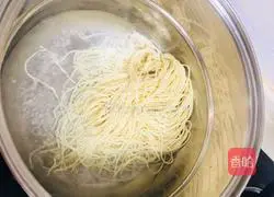 Illustration of homemade hot and sour cold noodles 6