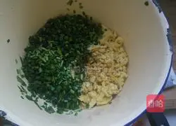 Illustration of how to make steamed buns stuffed with chives 3