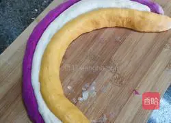 Illustration of how to make colorful fresh meat buns 9