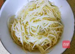 Illustration of how to make stir-fried shredded potatoes 12