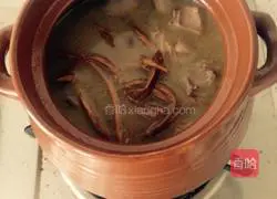 Illustration of how to make dried bamboo shoots and old duck soup 10
