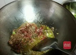 Illustration of how to make fried noodles with green pepper and shredded pork 6