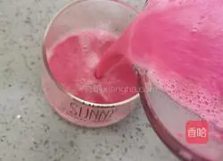 Illustration of how to make dragon fruit and tomato whitening juice 11