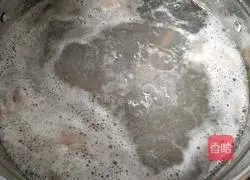 Illustration of how to make mung bean and pork ribs soup 3