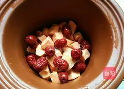 Sweet potato Illustration of how to make sweet red date soup 5