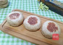 Illustration of how to make red date dough cakes 1