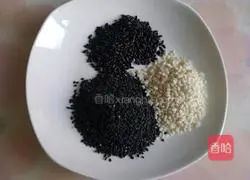Illustration of how to make black sesame paste 1