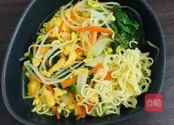 Illustration of how to make instant noodles with assorted vegetables 9
