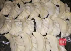 Illustration of how to make carrot, corn and pork dumplings 2