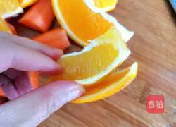 Illustration of how to make freshly squeezed orange juice 3