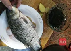 Black bean crucian carp soup recipe 3