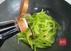 Illustration of how to make fried celery with shrimps 9