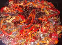 Illustration of how to make spicy crayfish 5