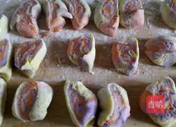 Illustration of how to make zucchini and egg stuffed buns 10