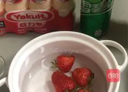 Strawberry Sprite Yakult Recipe Illustration 1