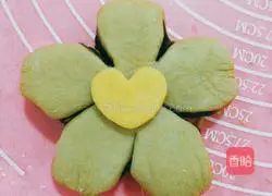 Illustration of how to make colorful bean paste buns 13