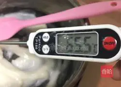 Illustration of how to make 65-degree tangzhong hamburger embryos 3