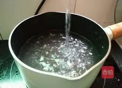 Illustration of how to make egg cheese ramen 4