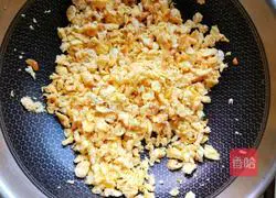 Illustration of how to make leek, egg and shrimp dumplings 3