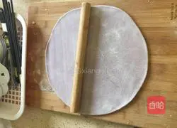 Illustration of how to make purple cabbage hand-rolled noodles 12