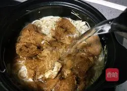 Illustration of how to make enoki mushroom and bamboo fungus soup 14