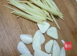 Illustration of how to make braised pork belly and green beans noodles 3