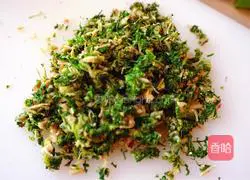 Pork and shepherd's purse wonton#New Year's Eve dinner recipe illustration 6