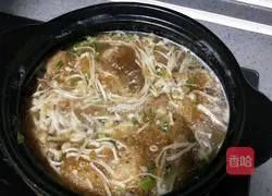 Illustration of how to make enoki mushroom and bamboo fungus soup 15