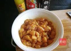 Illustration of how to make thin-bottom chicken and fresh fruit pizza 5