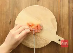 Complementary food for 18-36 months: Illustration of how to make milky salmon and baked spinach 1